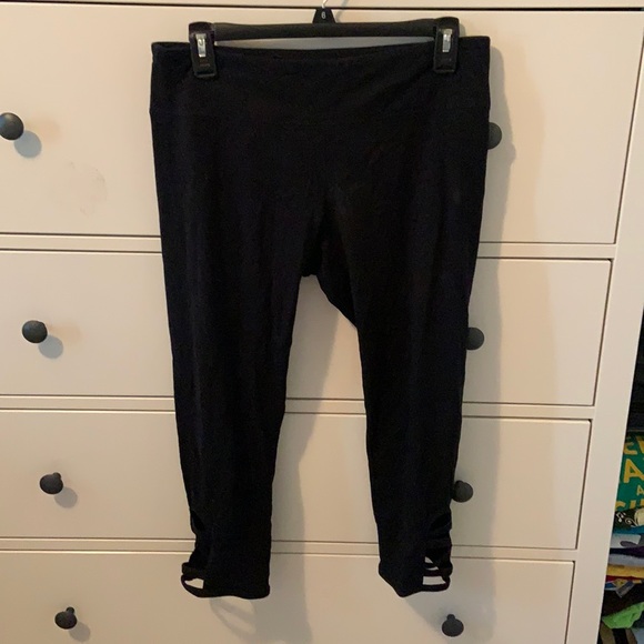 SO Pants - Black criss cross leggings